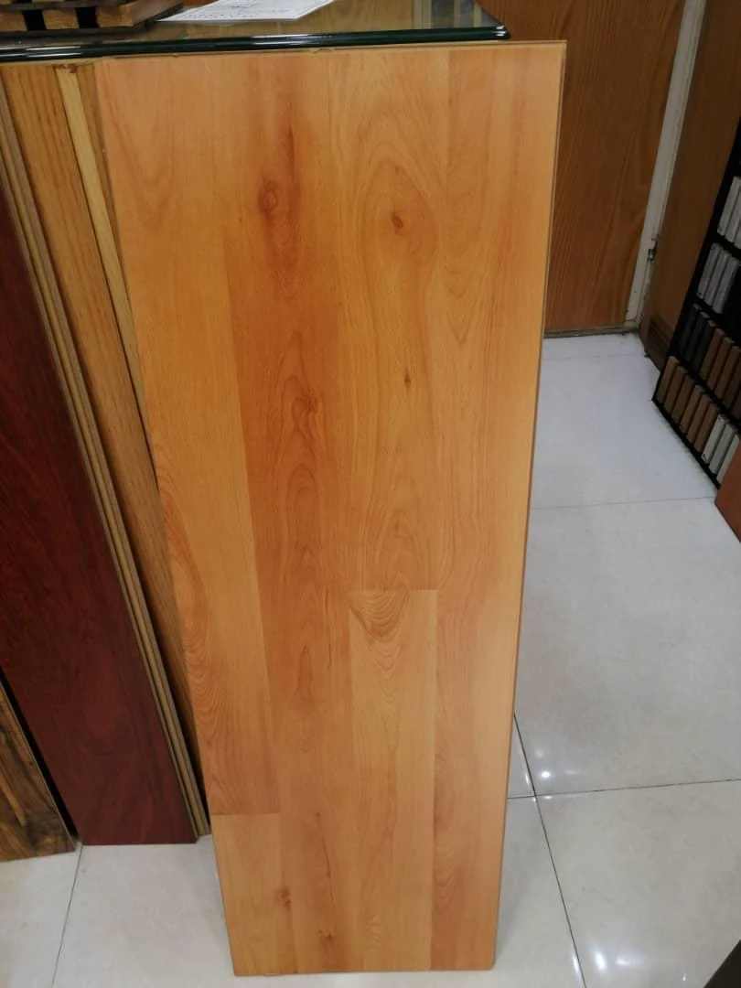 بانک پارکت و کاغذ دیواری