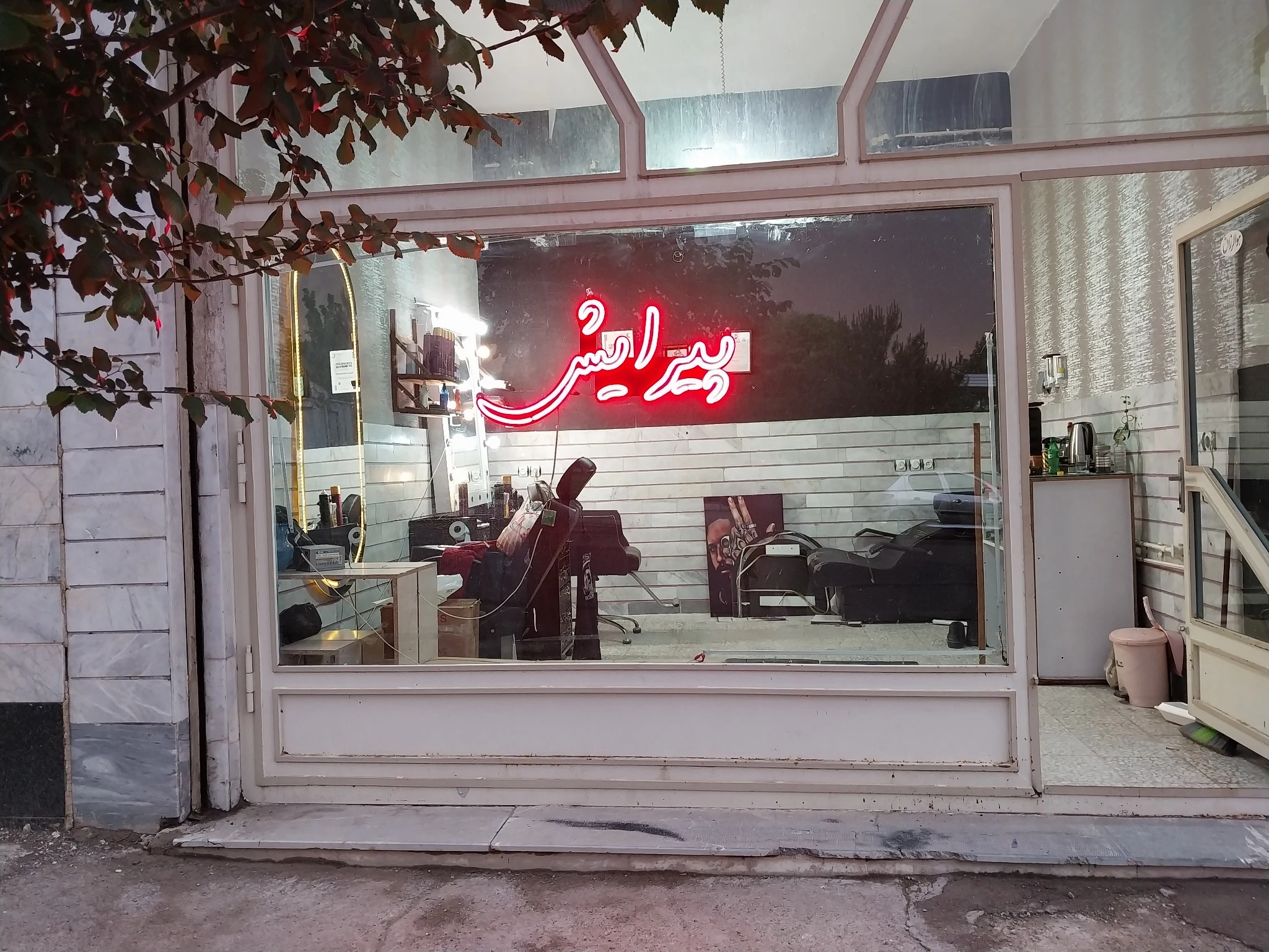 مرکز تخصصی زیبایی اقایان مسترکات - سلمانی (آرایشگاه مردانه) در زنجان