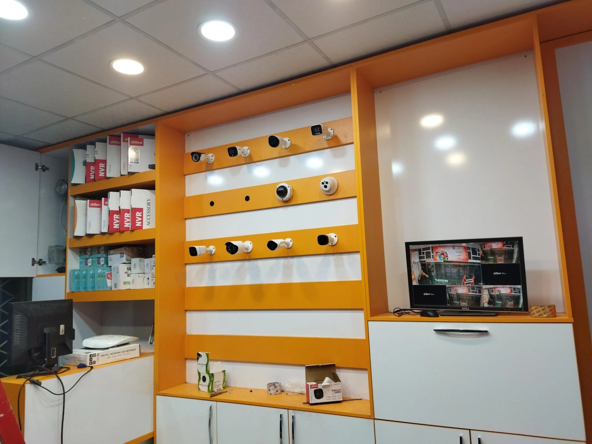 شرکت اندیشه الکترونیک - لوازم برقی و الکتریکی در یزد