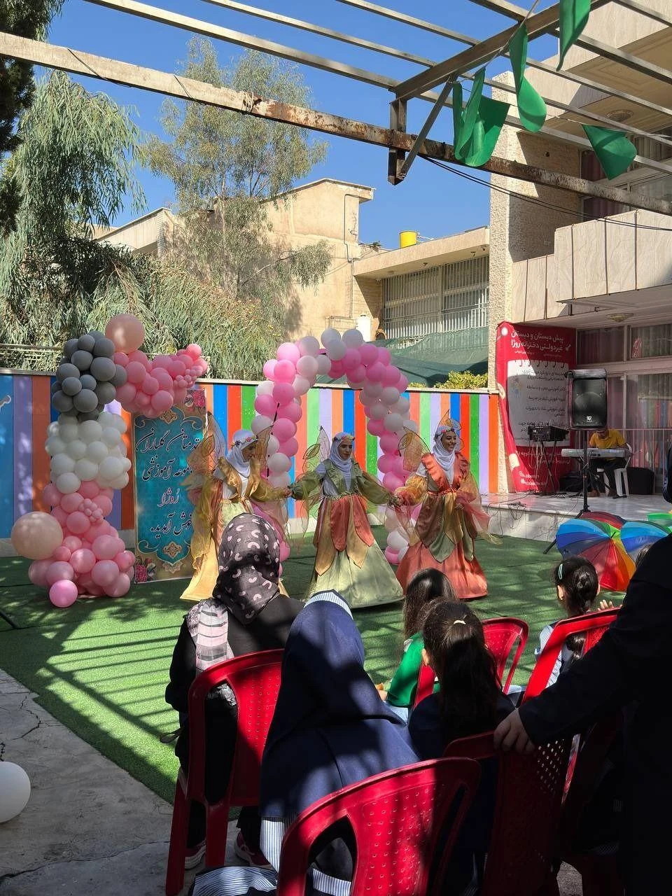 پیش دبستان و دبستان روژا - مدرسه در همدان