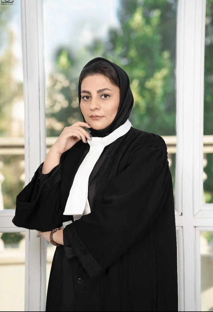 اعظم خادمی وکیل پایه یک دادگستری - مشاور حقوقی در همدان