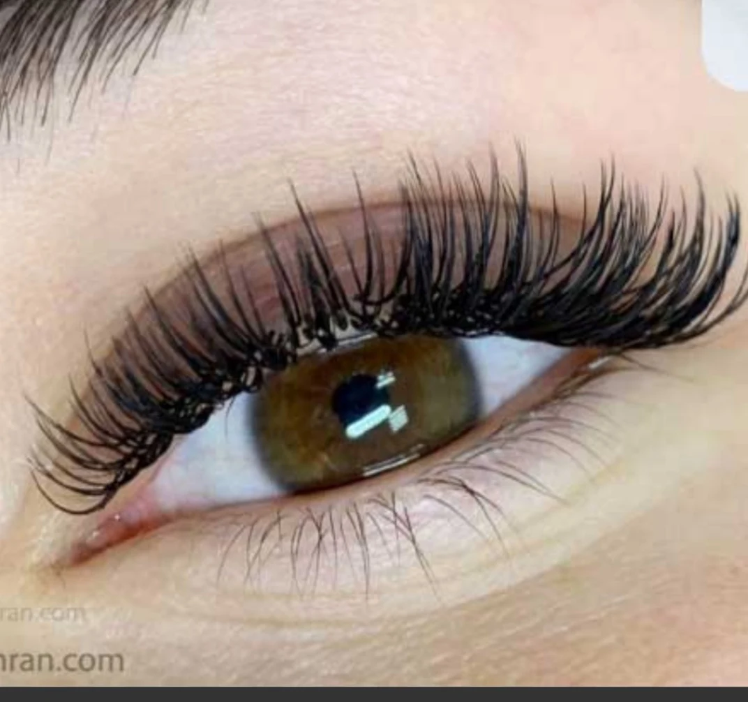 اکستنشن مژه حسینی - آرایشگاه زنانه در همدان