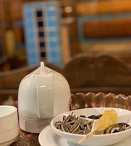 سفره خانه سنتی نان و آب