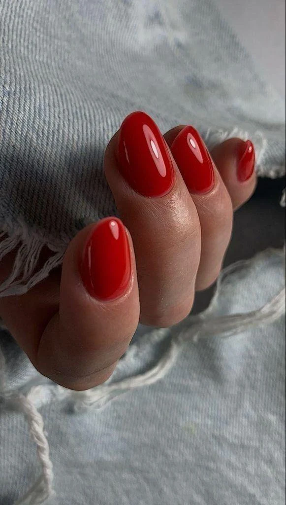 خدمات کاشت ناخن مینا