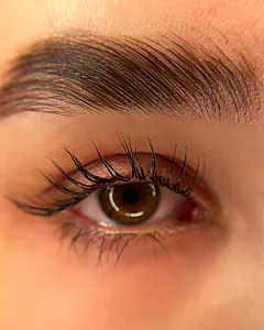 لیفت مژه و اصلاح ابرو نازینا