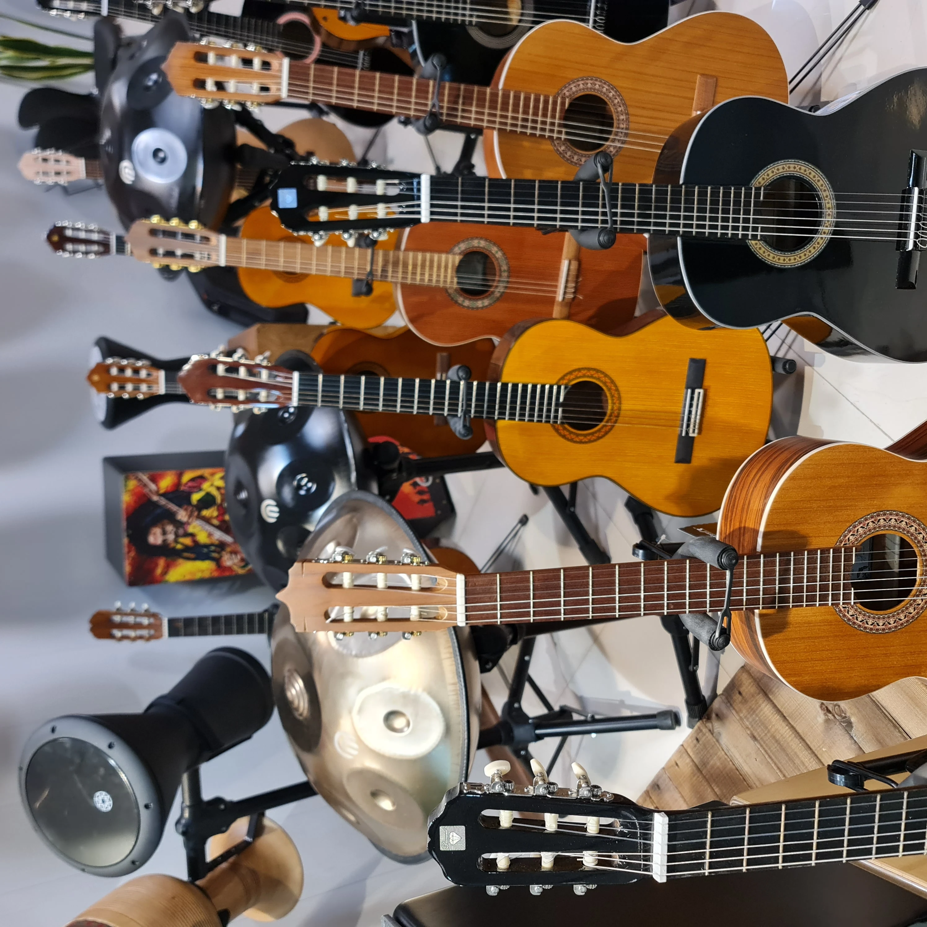 فروشگاه موسیقی ژوان - تصویر 4
