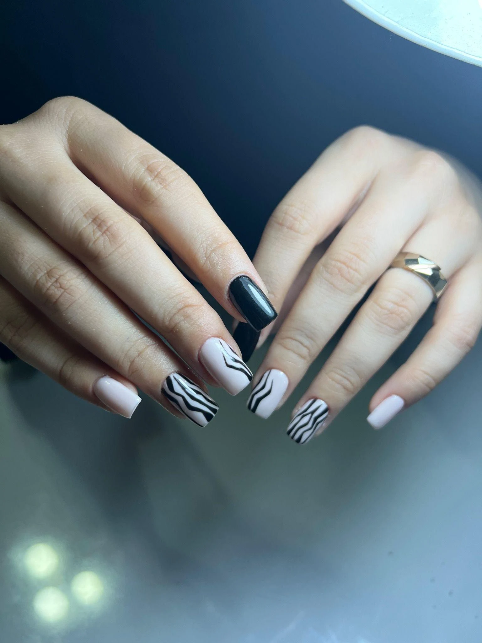 مرکز ناخن و مژه آبان