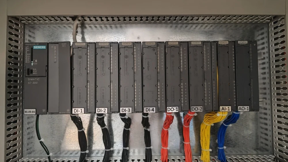 خدمات مهندسی برق ، اتوماسیون صنعتی ، PLC - برق‌کار ساختمان در ارومیه - تصویر 2