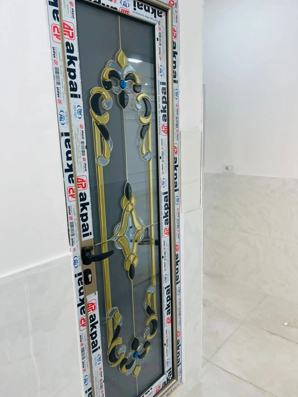 تولید ونصب توری پلیسه  وپنجره دوجداره - در و پنجره (UPVC/آلومینیوم) در ارومیه