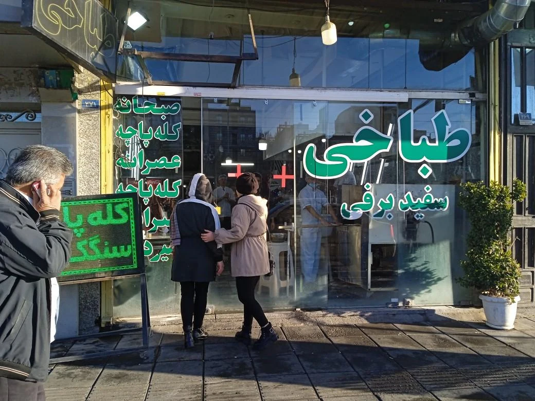 طباخی شبانه روزی سفید برفی با نان داغ - تصویر 6