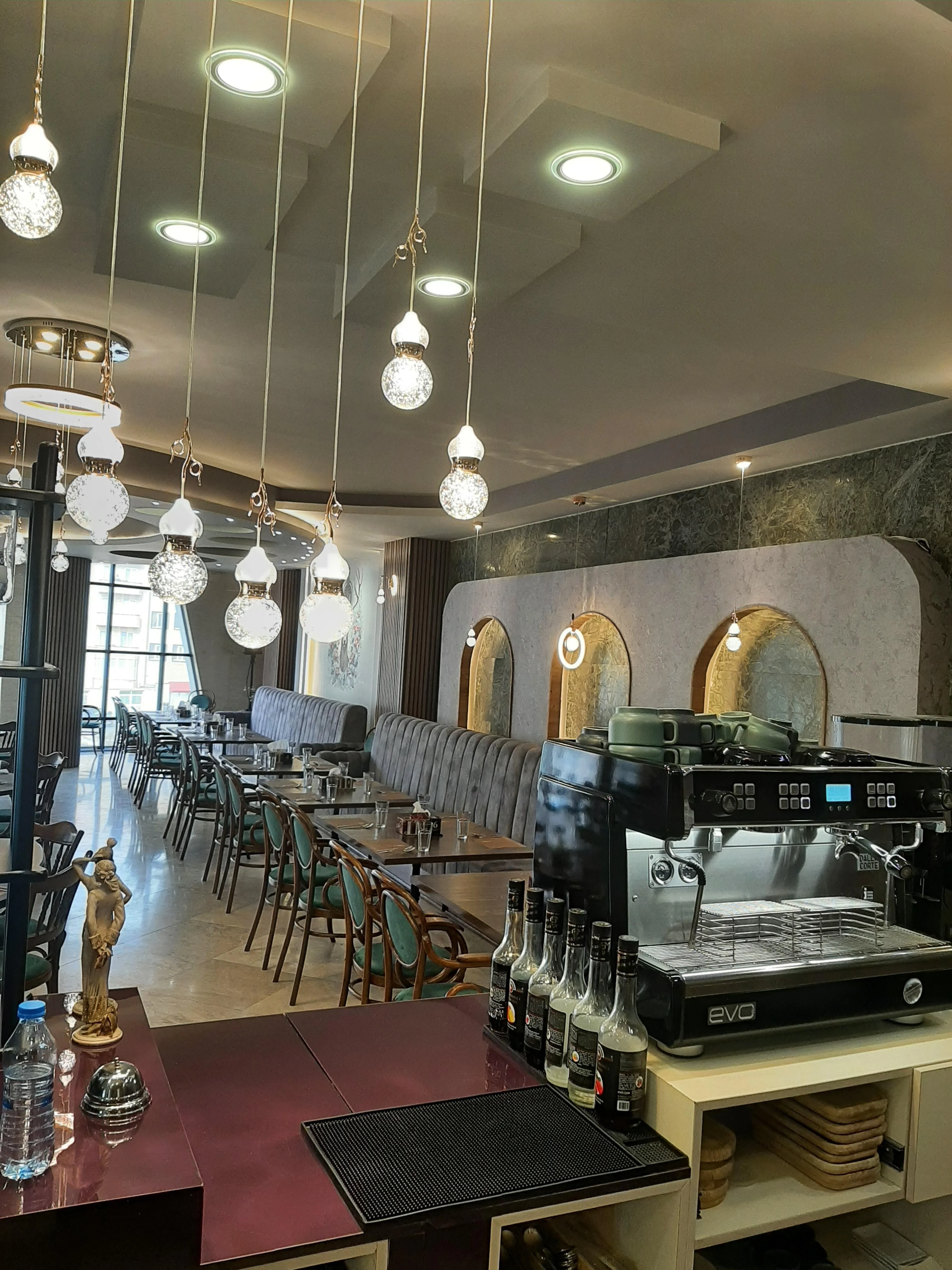 کافه رستوران ملل گوزن