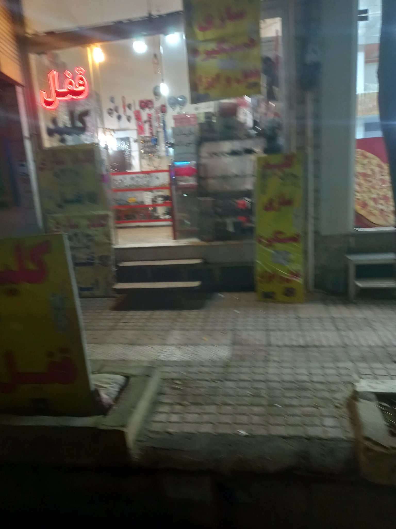 کلیدسازی وقفل ابزار فروشی انصاری