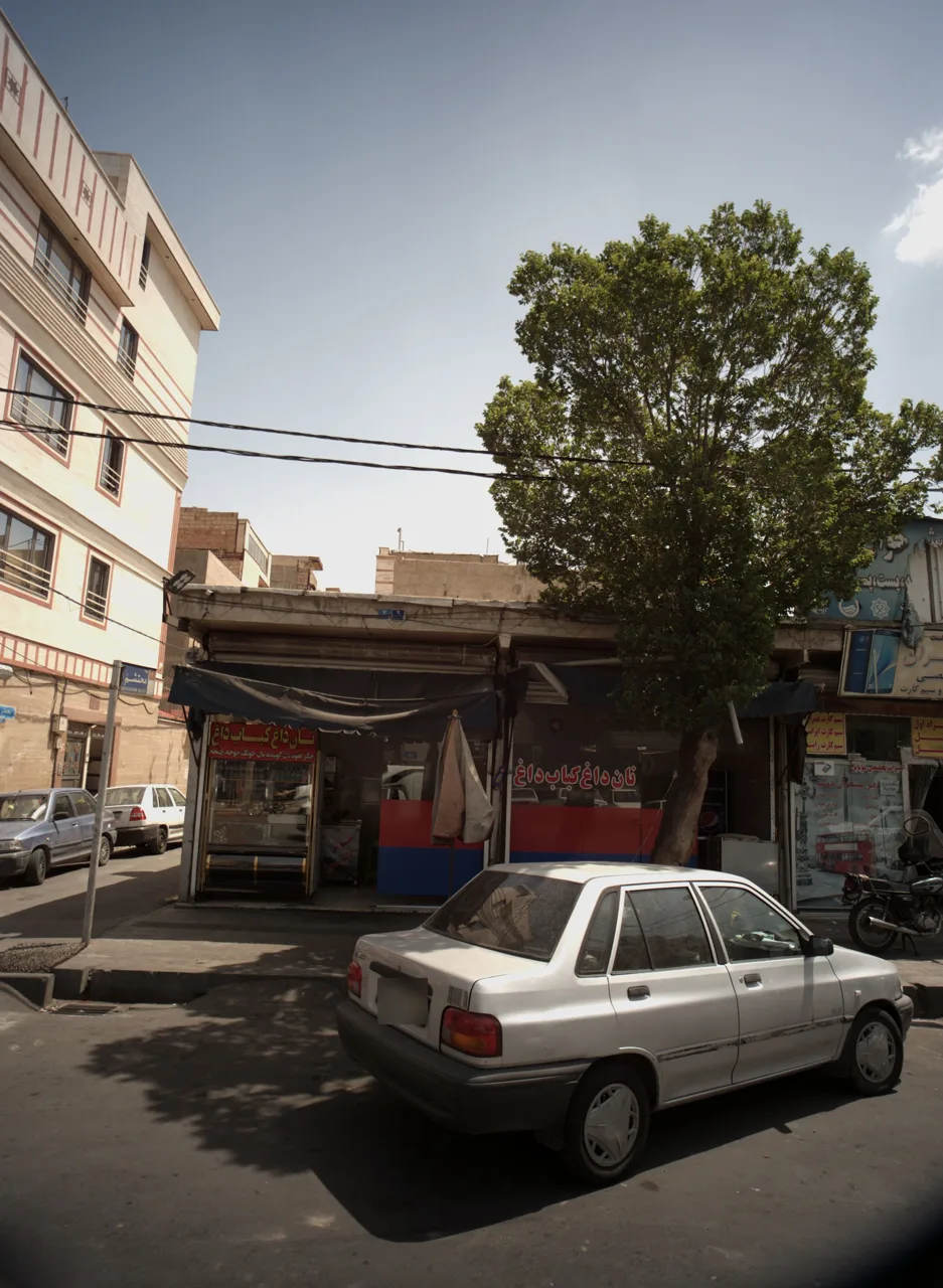 نان داغ کباب داغ