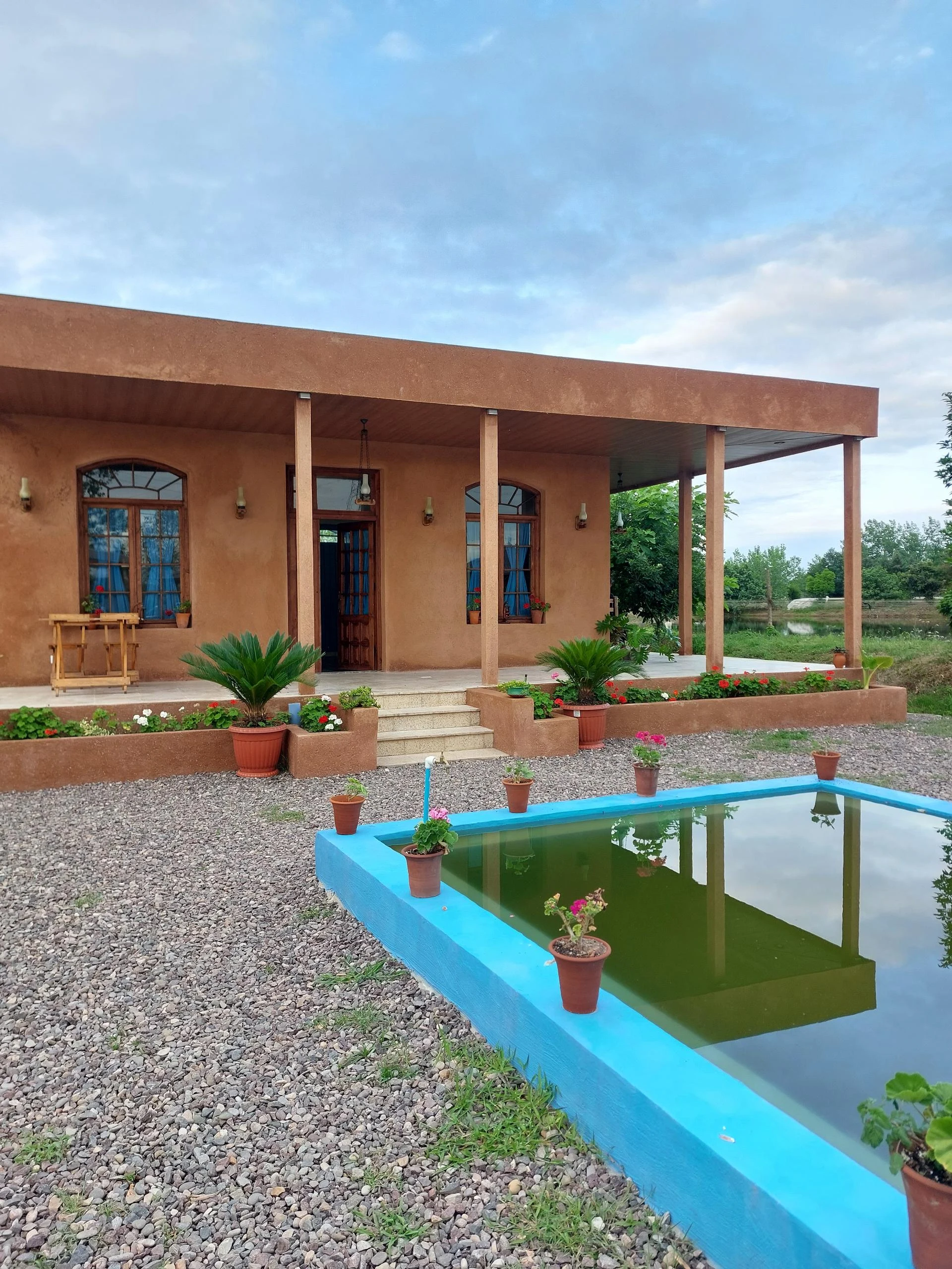کافه رستوران سنتی بهرنگ
