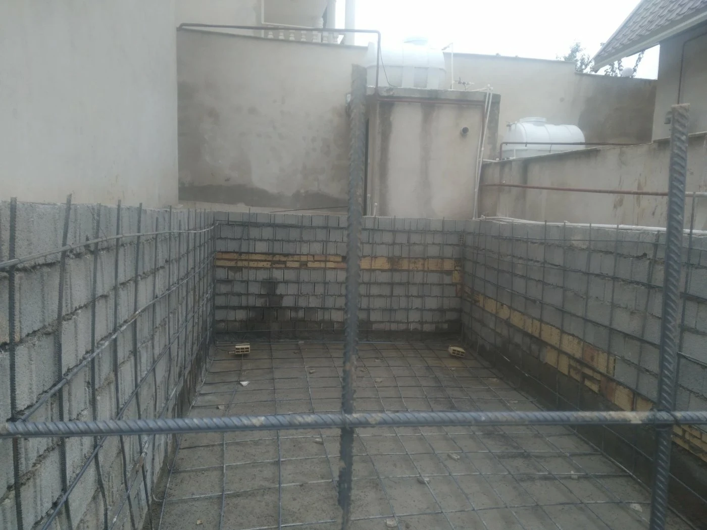 سیمانبری و نمای رومی عبادیمهره