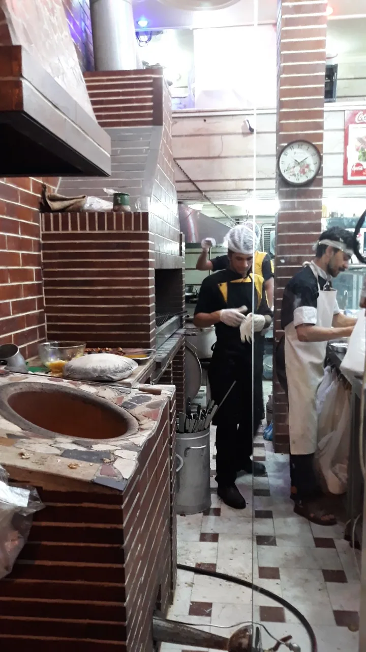 کباب ذغالی و نان تنوری ناب