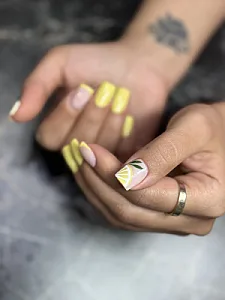 خدمات زیبایی ناخن سارا