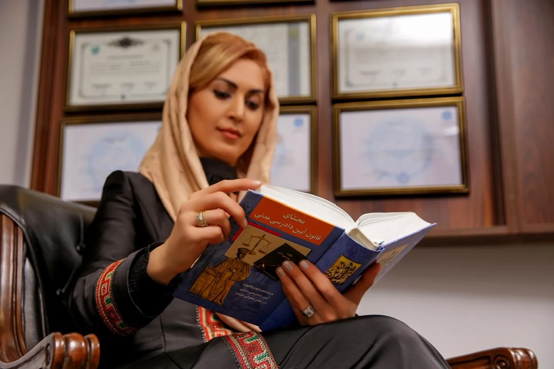 دفتر وکالت شکوفه خرم آبادی - تصویر 3