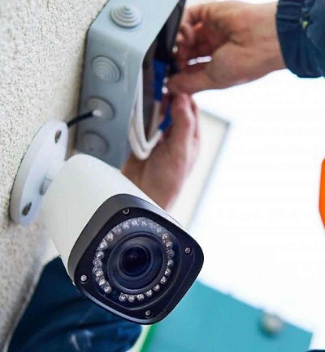 نصب تخصصی دوربین مداربسته و دزدگیر اماکن کریم زاده