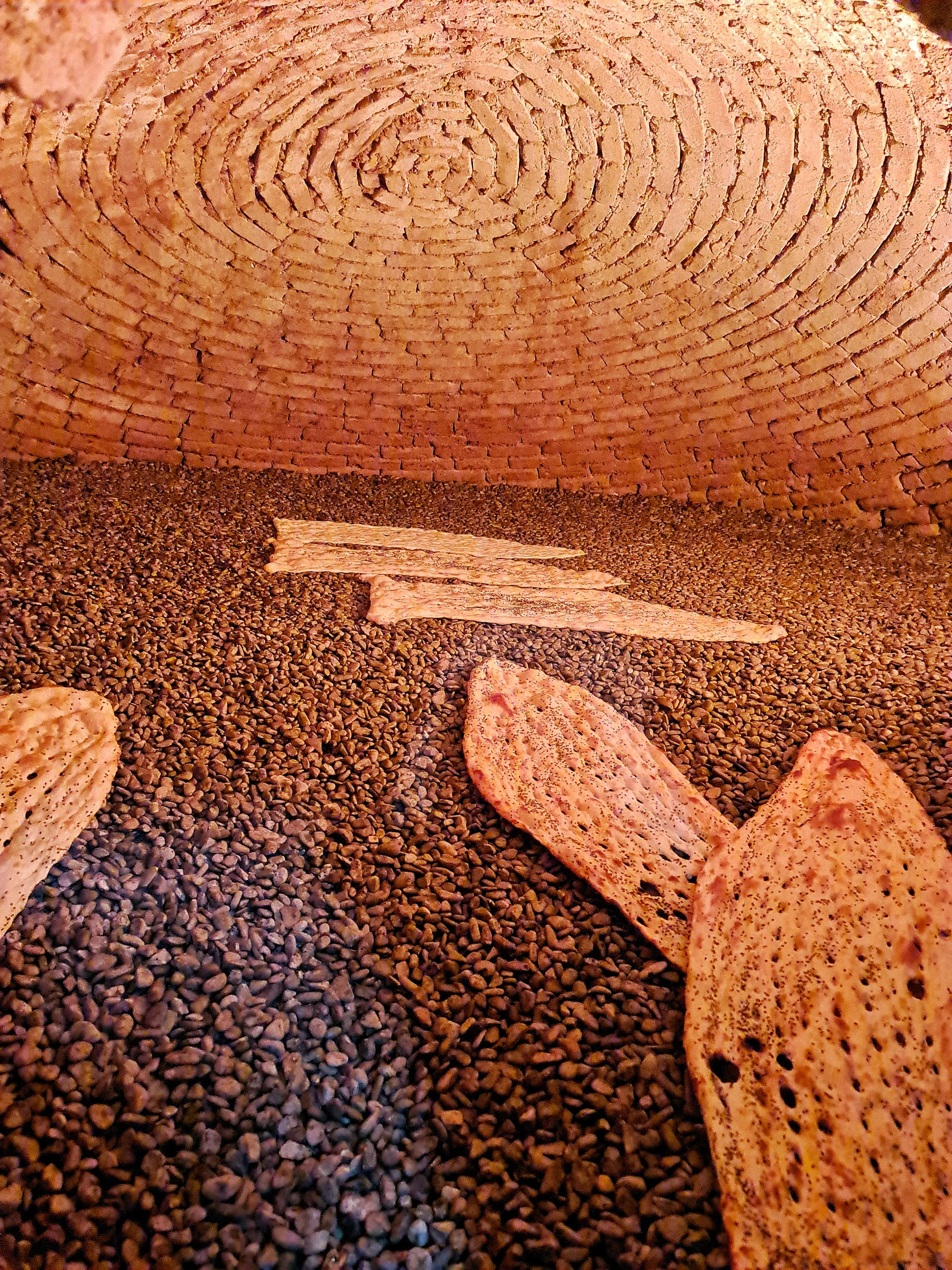 نان سنگک حاج حسین