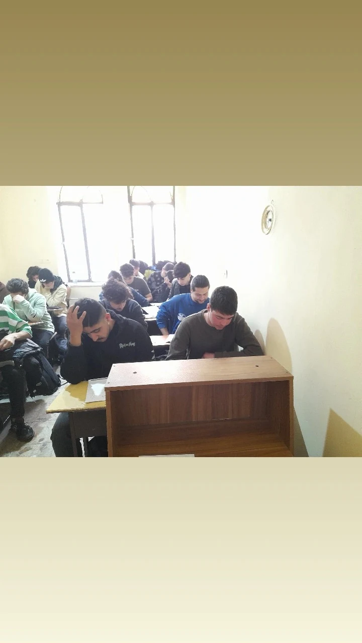 دبیرستان دوره دوم غیردولتی پسرانه...افتخار...