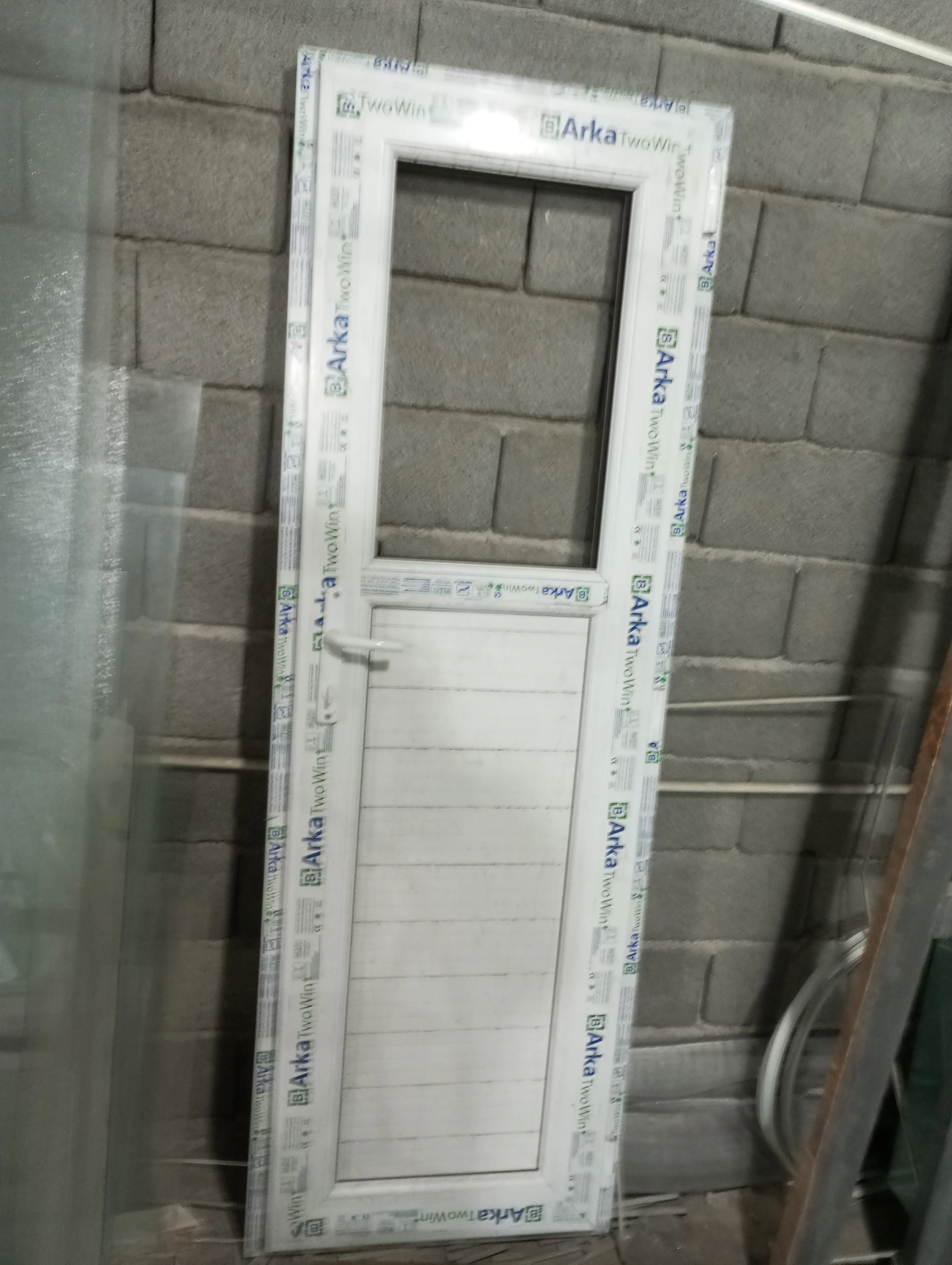 خدمات درب و پنجره نووین صنعت - در و پنجره (UPVC/آلومینیوم) در کرج