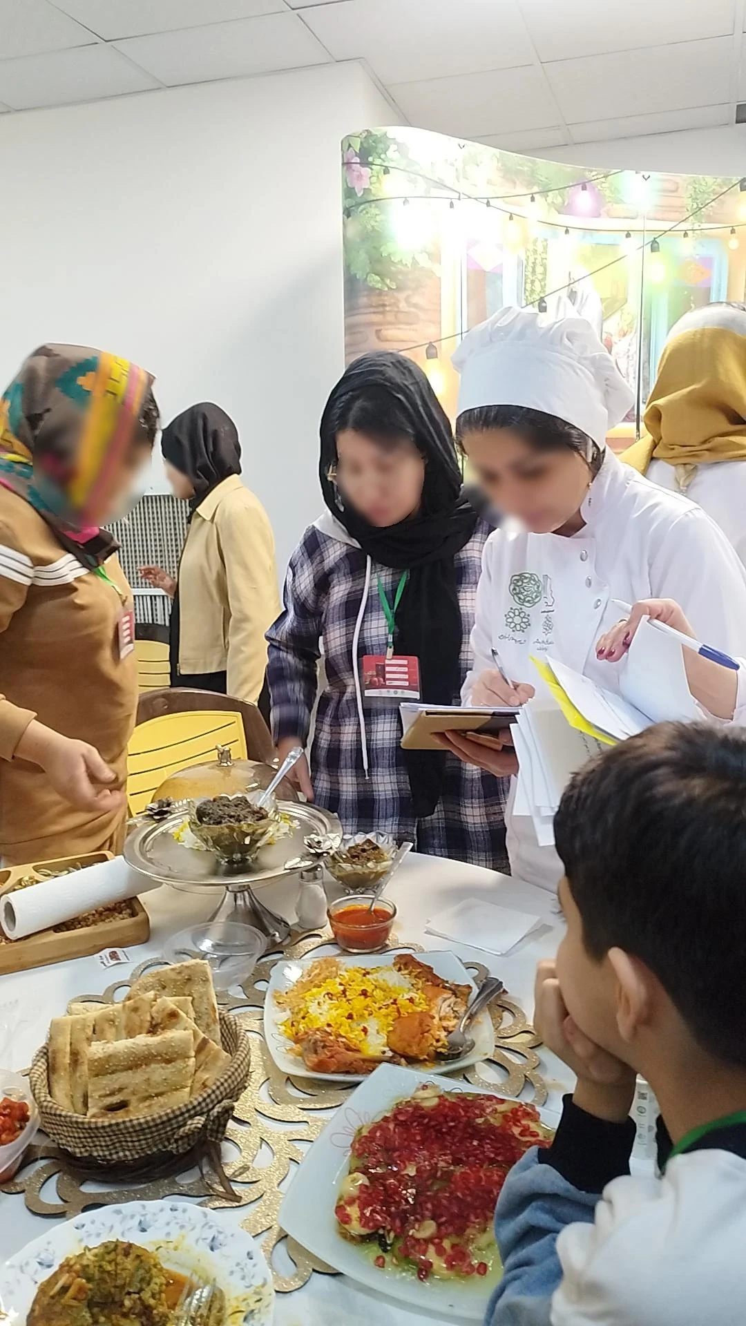 مجتمع فنی مومنی - مرکز خرید و پاساژ در کرج