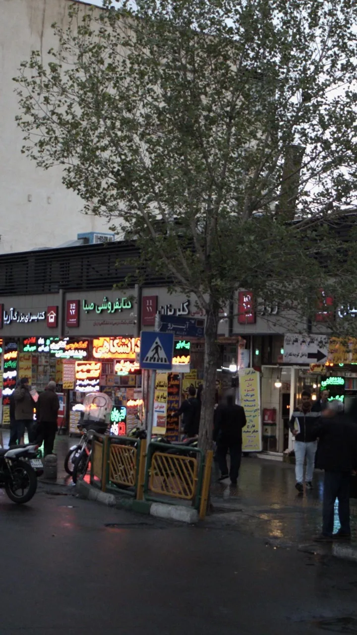 کتاب‌فروشی گلریزان - تصویر 3