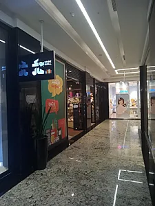 کتاب‌فروشی بوک حال