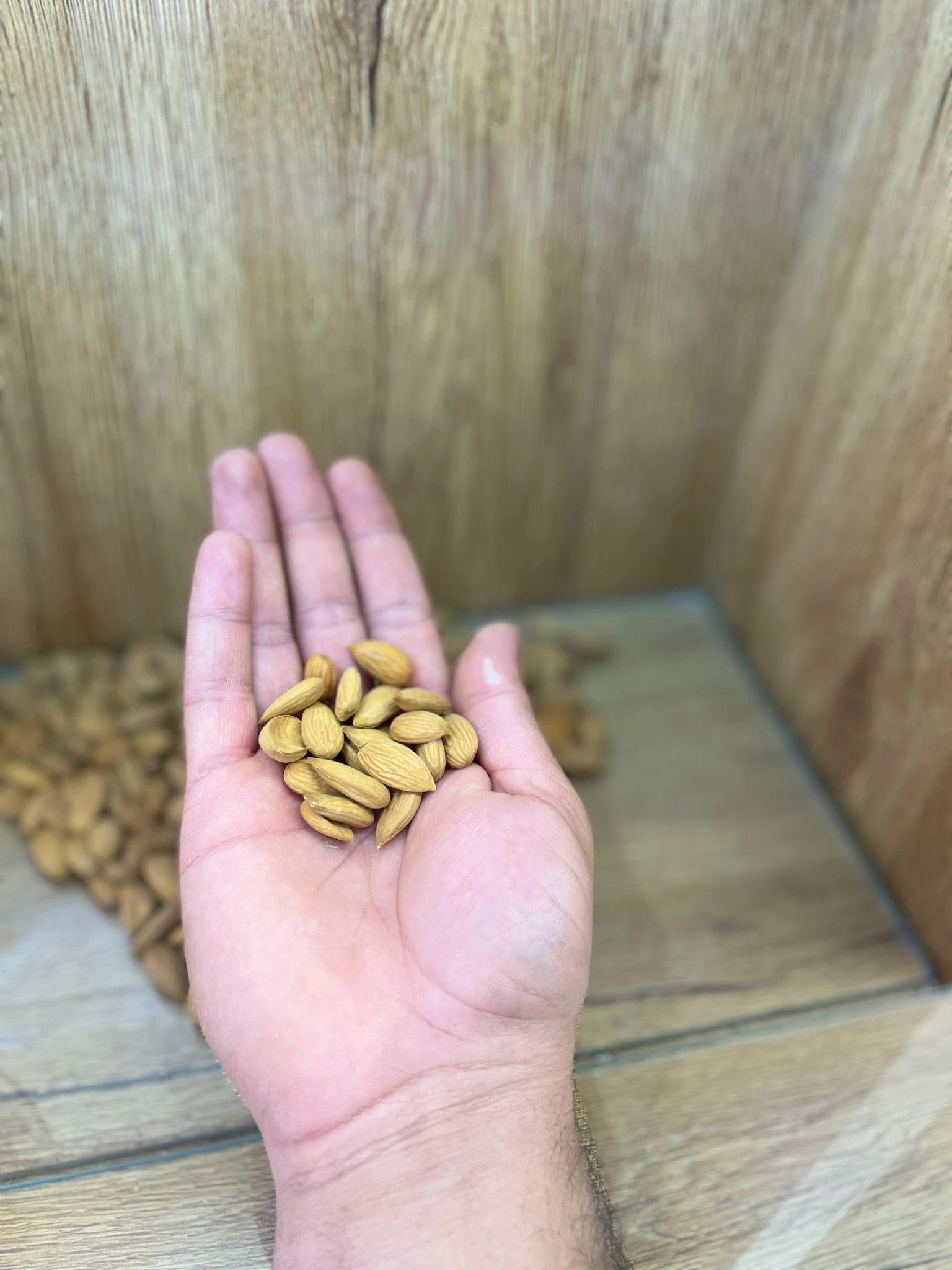 خشکبار شاه بادام - آجیل و خشکبار در اصفهان