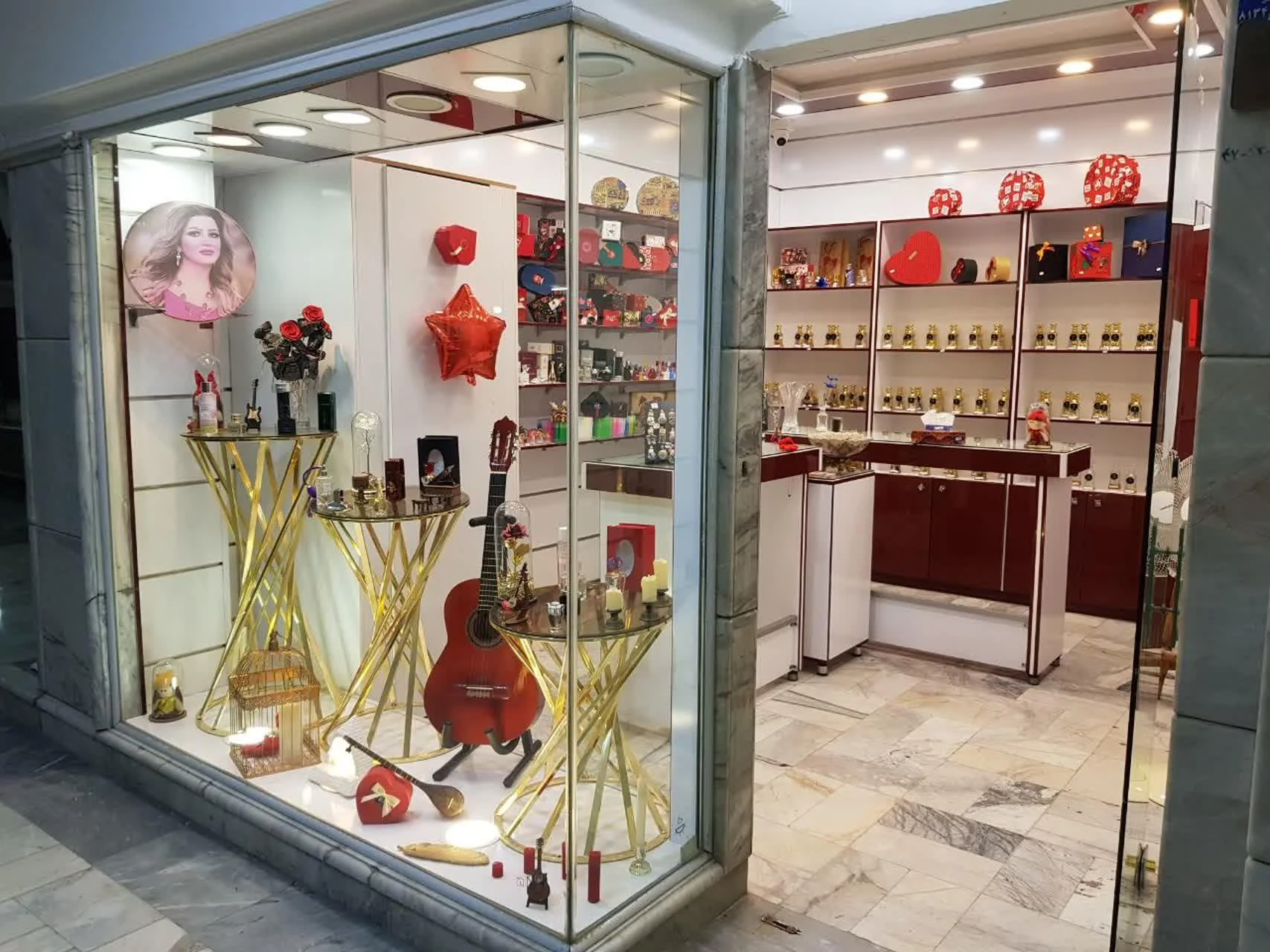 فروشگاه عطر و ادکلن و قلب من - تصویر 4
