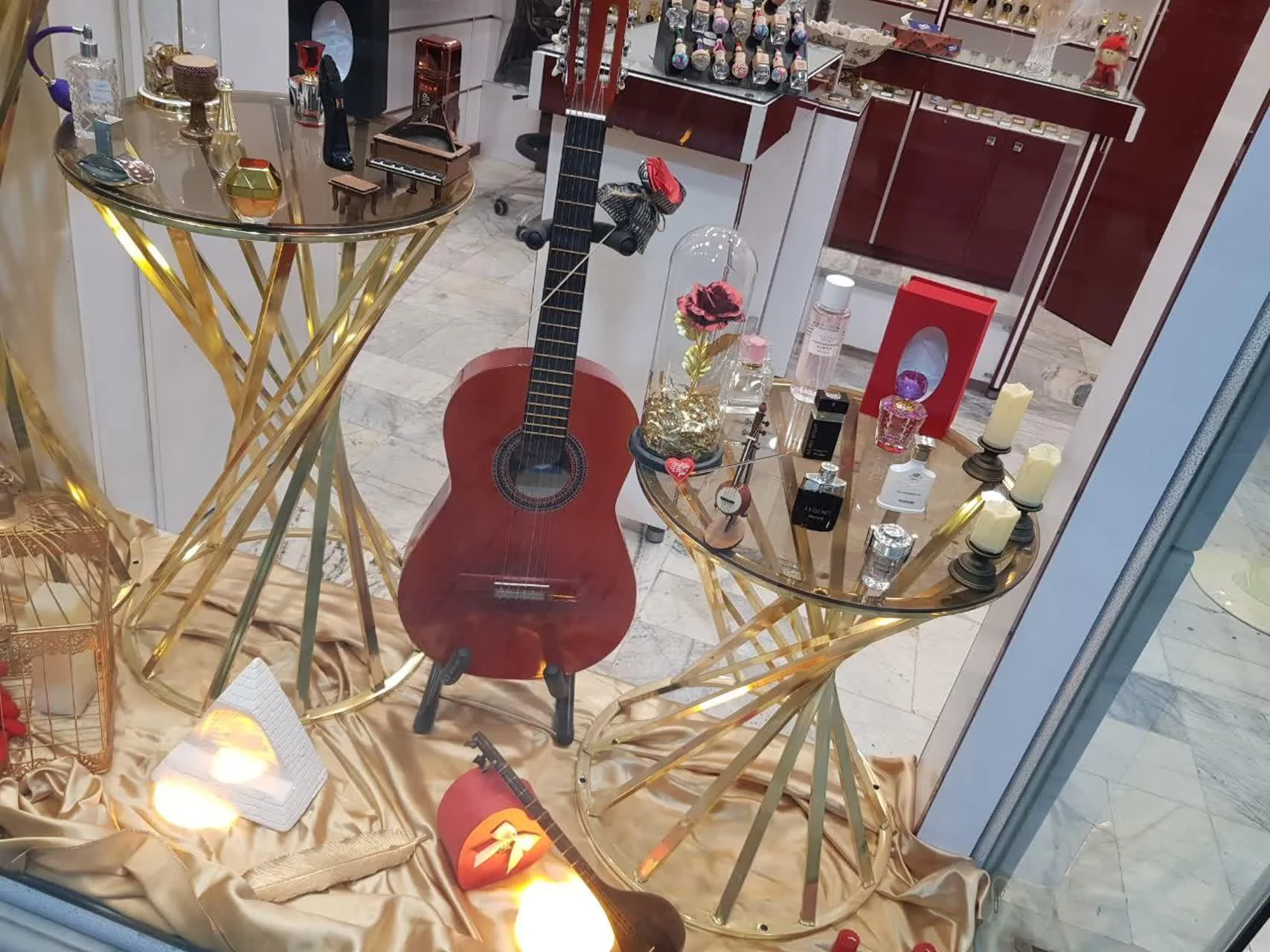فروشگاه عطر و ادکلن و قلب من - تصویر 5
