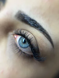 Lash artist
