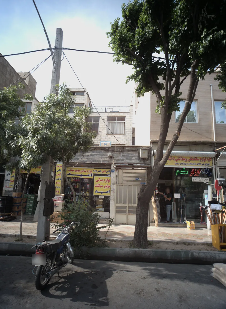 رنگ و ابزار فروشی مقدم