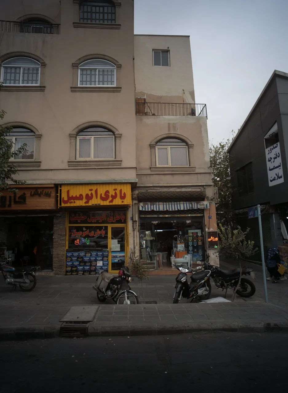 فروشگاه کاشی و سرامیک و تجهیزات بهداشتی