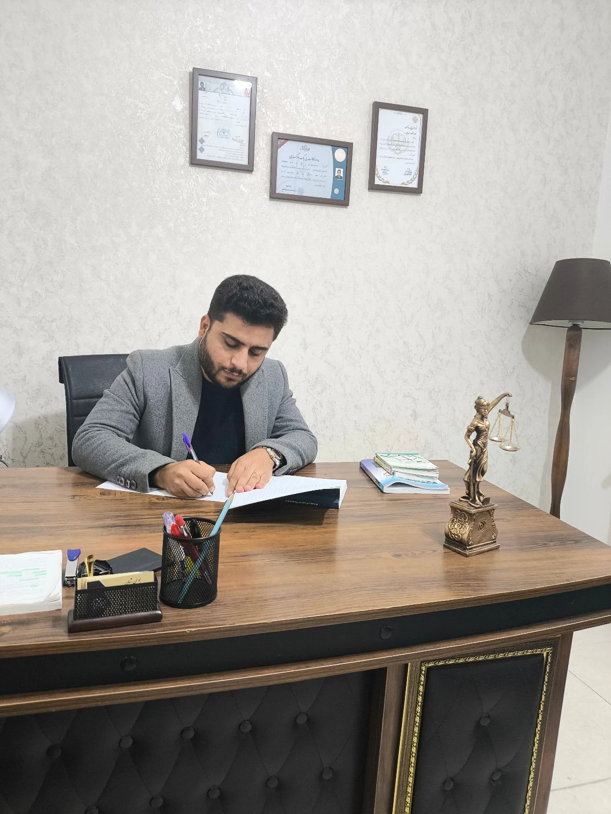 وکیل علیرضا قدمیاری
