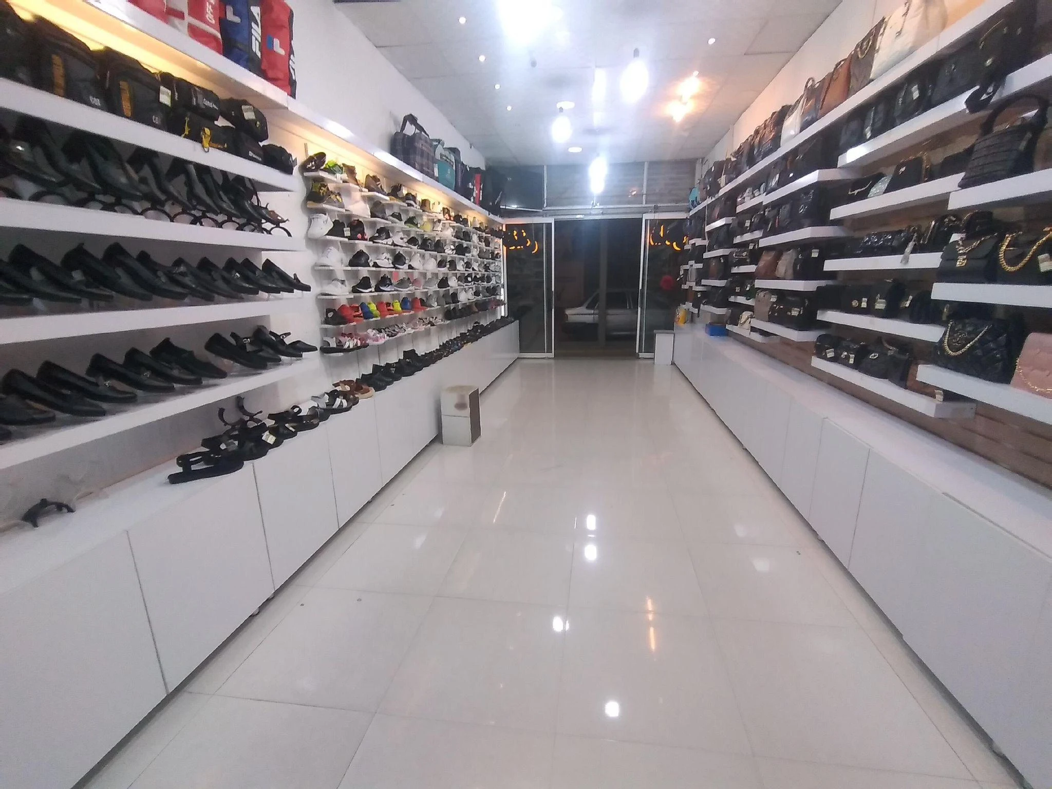 فروشگاه کیف و کفش شادی