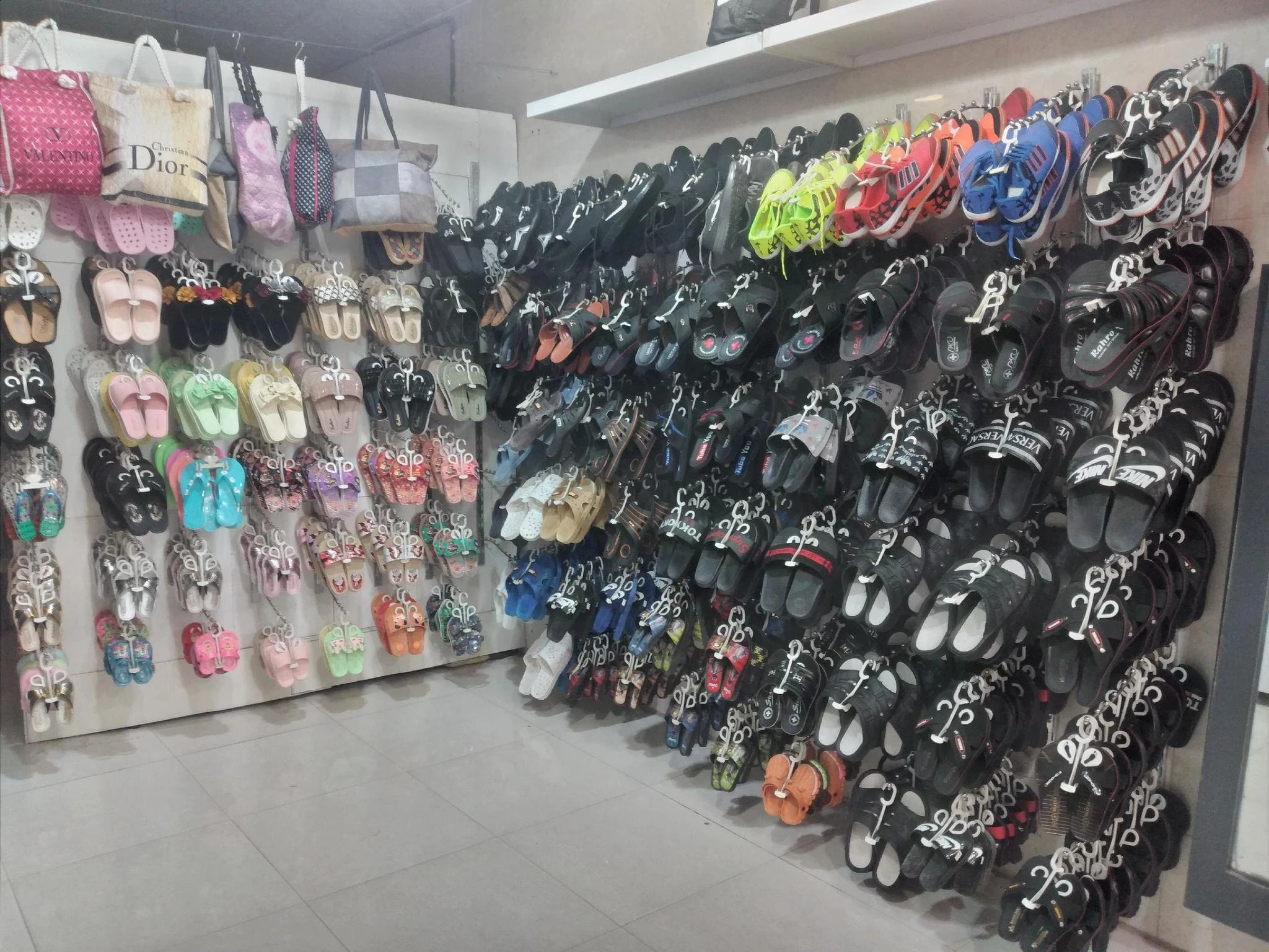 فروشگاه کیف و کفش شادی - تصویر 3