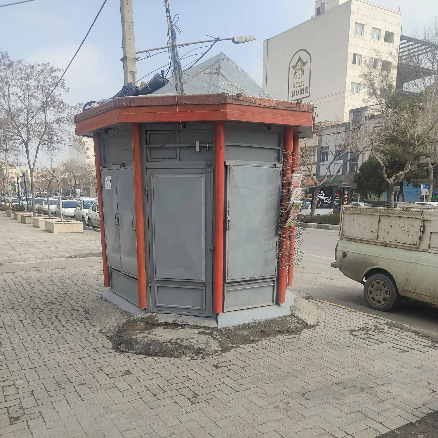 روزنامه فروشی ۴۳