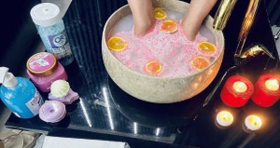پدیکور و کفسابی پا اذرنوش