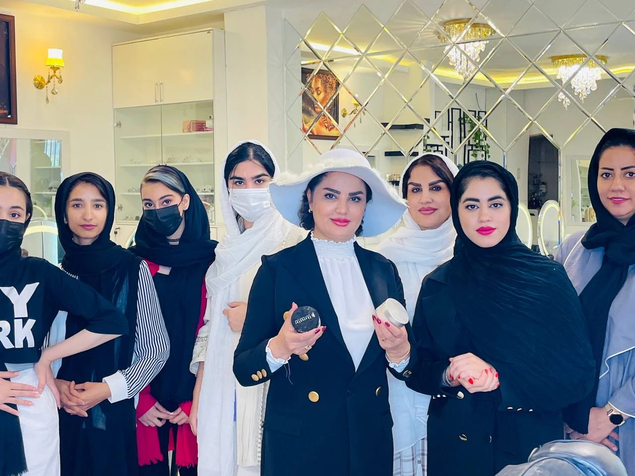 اموزشگاه و سالن زیبایی شاهدخت - تصویر 2