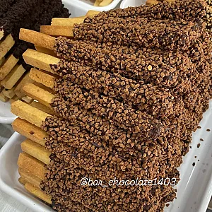 کیک و شیرینی خانگی و شکلات بن بن و بیکری