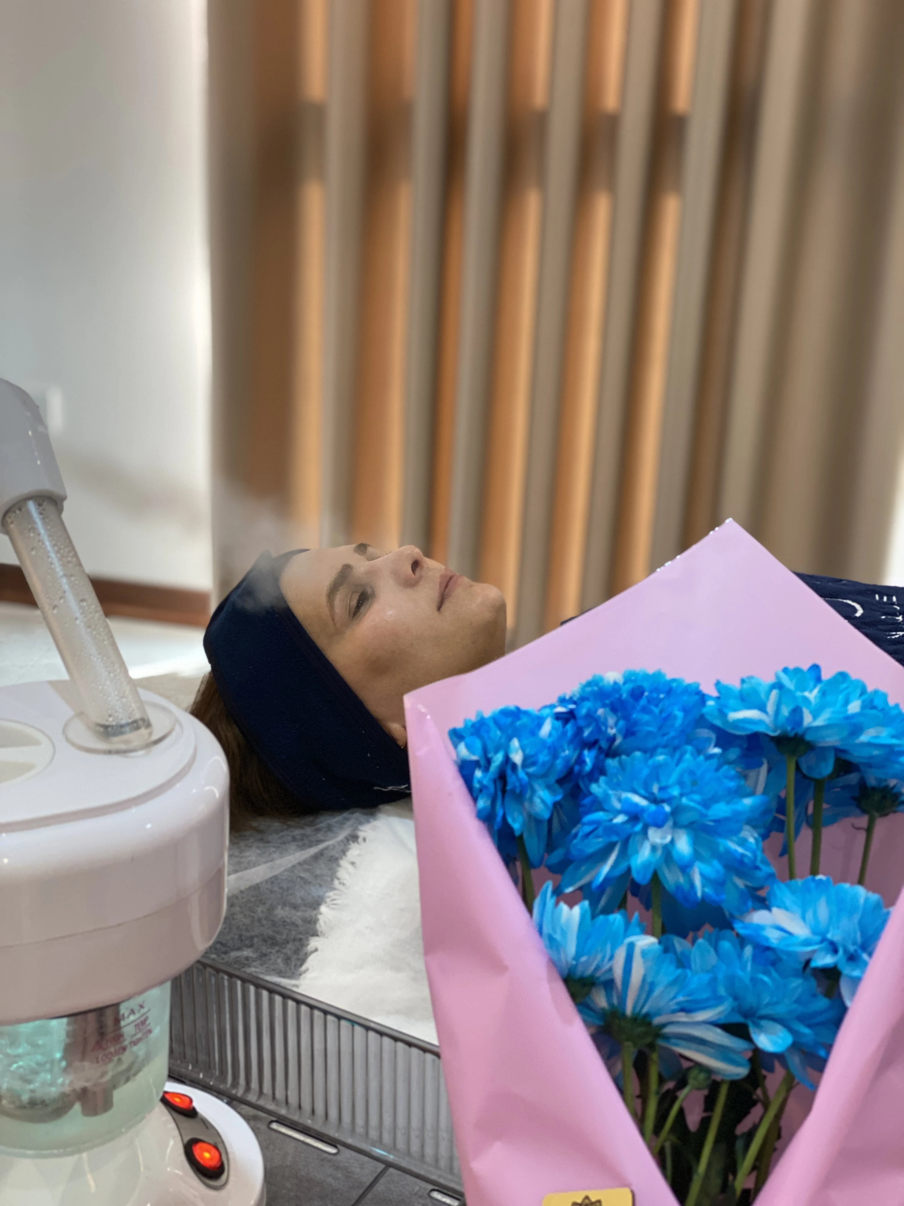 فیشال و پاکسازی تخصصی پوست تحت نظر پزشک - آموزشگاه آرایشگری در مشهد - تصویر 5