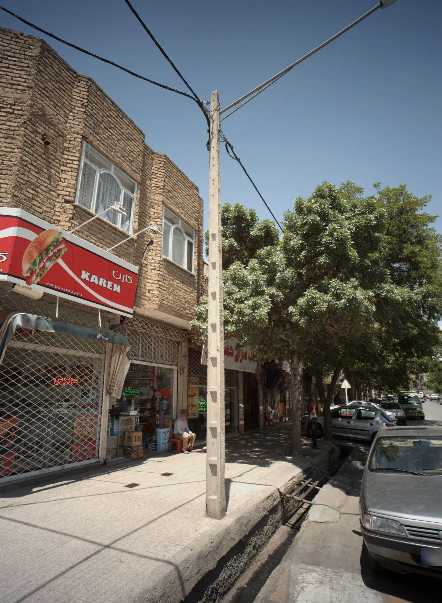 اغذیه فروشی کارن - رستوران در مشهد