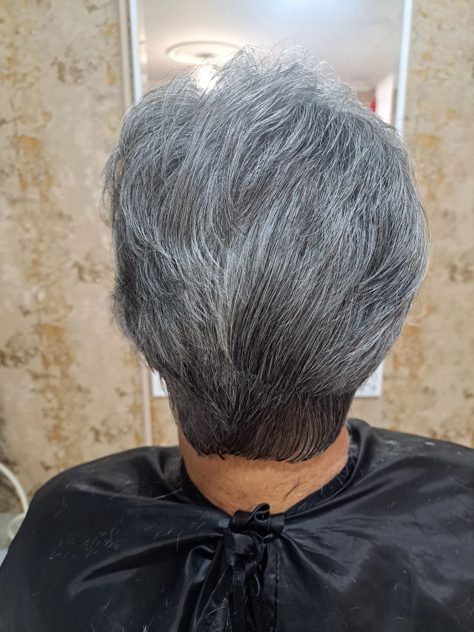سالن زیبایی و آموزشگاه ارنواز