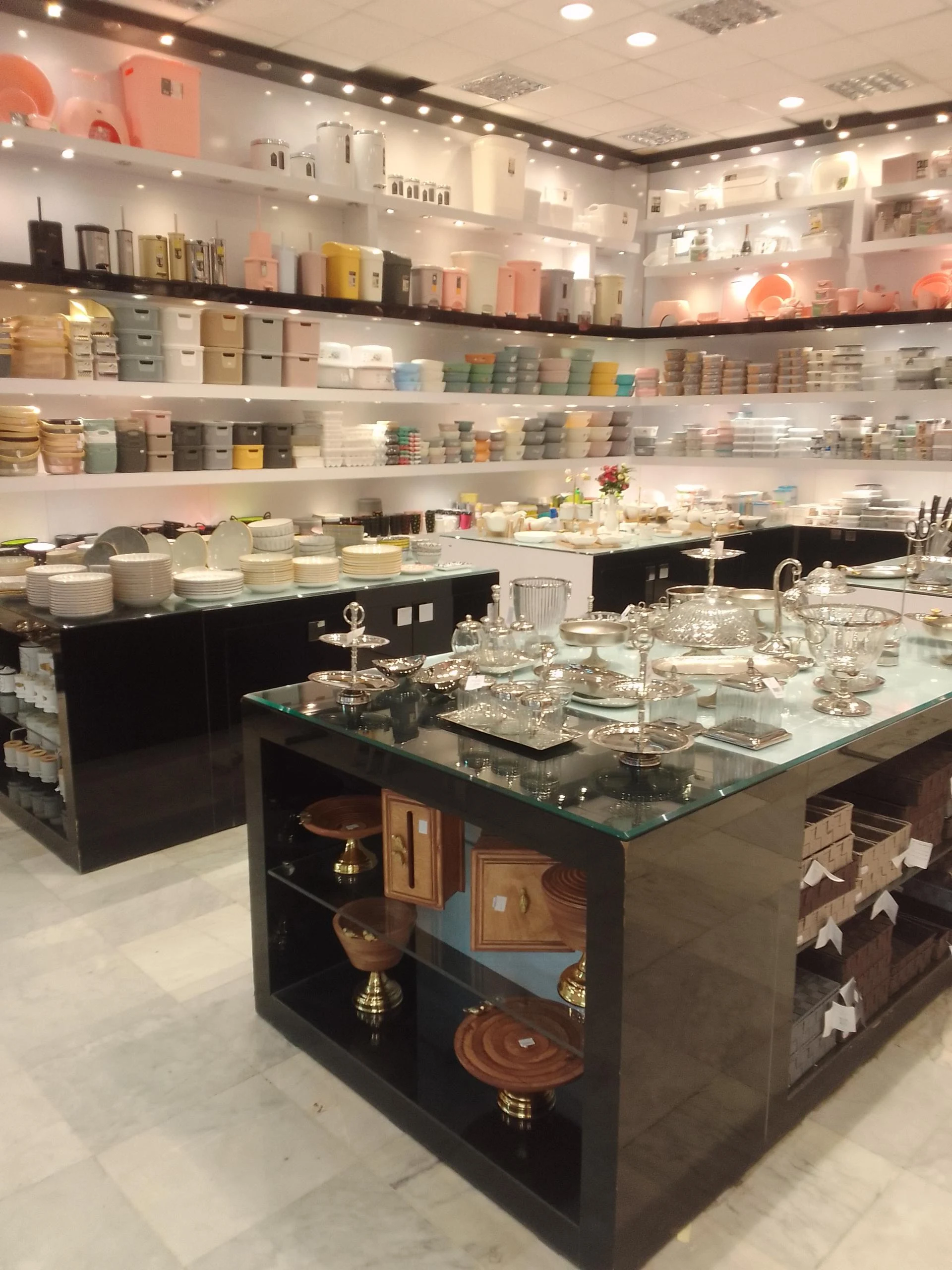 فروشگاه رنگ و ابزار شیبانی