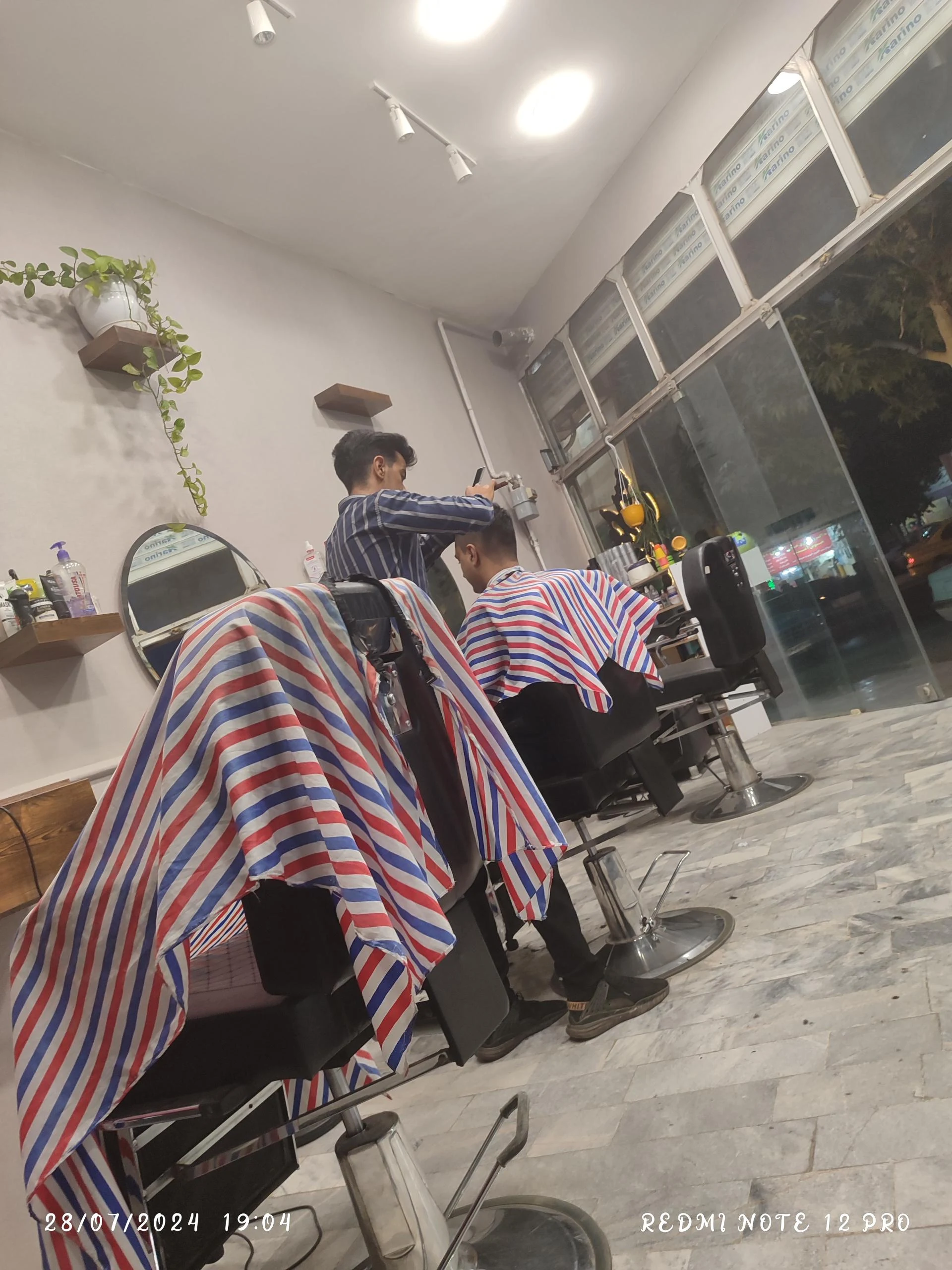 آرایشگاه نظیف کار