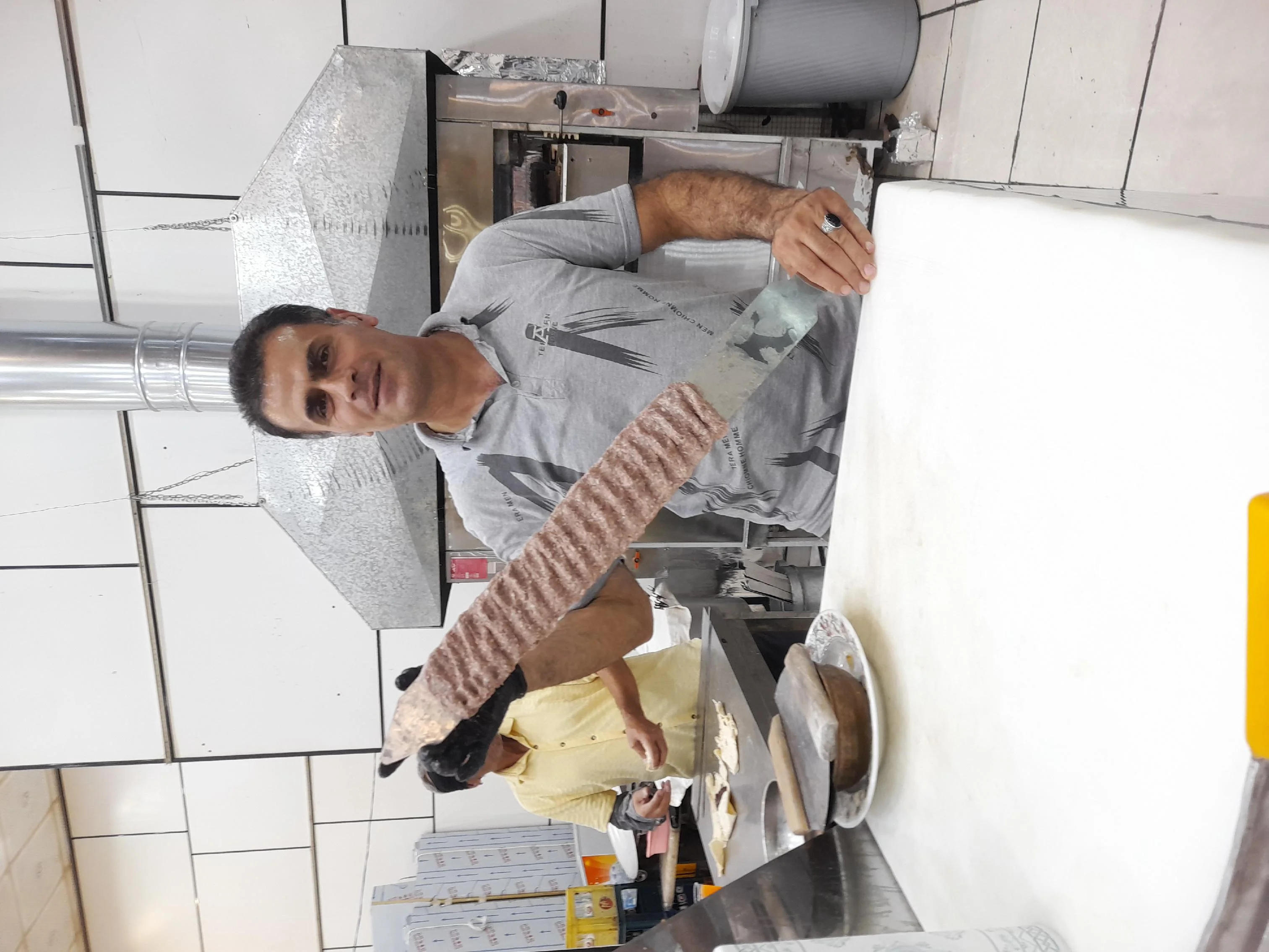 کباب ساطوری تاج بناب (شعبه ششگلان)