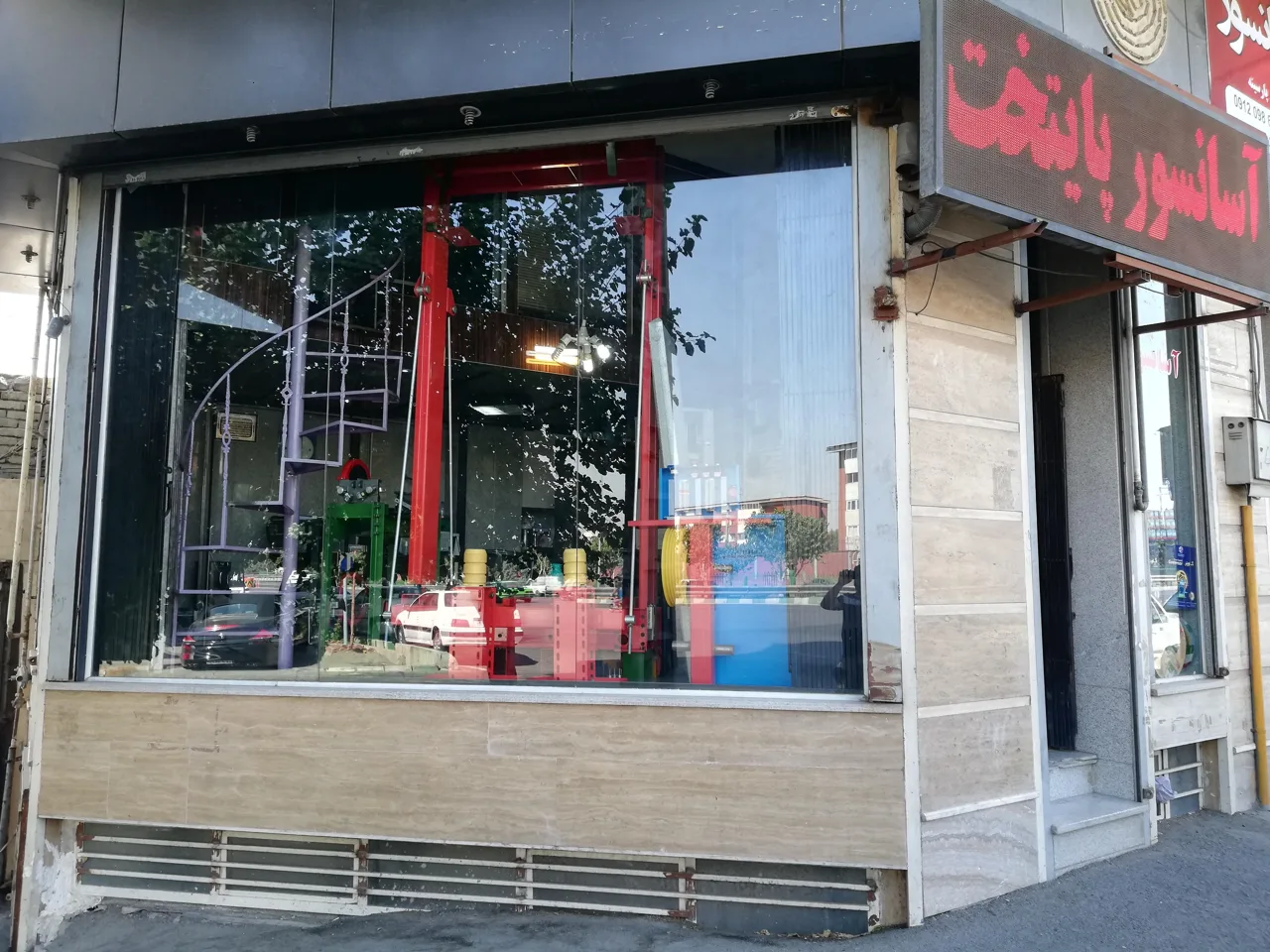 آسانسور پایتخت - تصویر 2