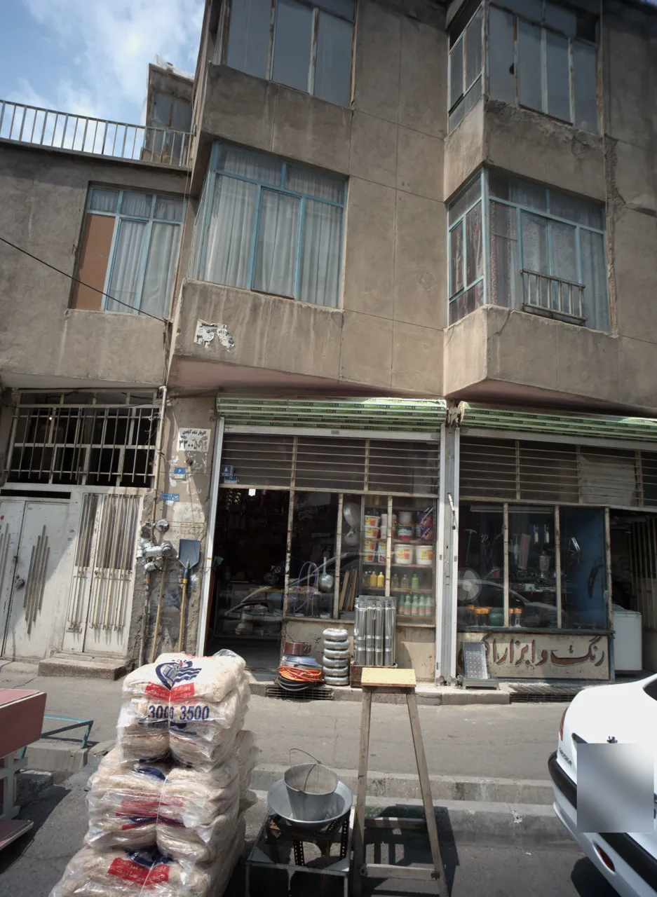 رنگ و ابزار اکبری